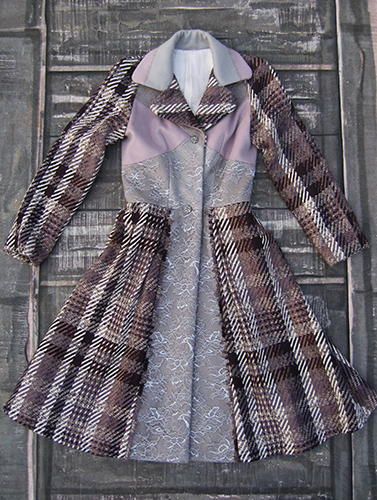 Manteau en laine avec applications de dentelle